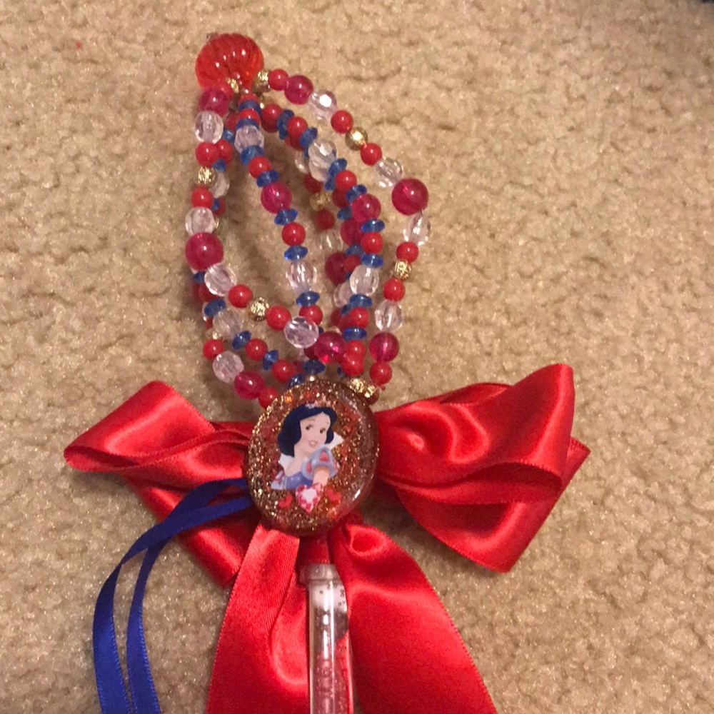 Snow while costume accessories